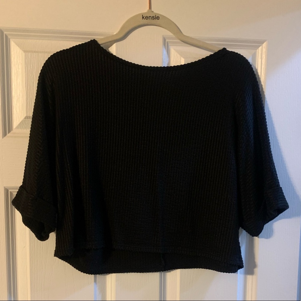 Knitted tee slightly cropped